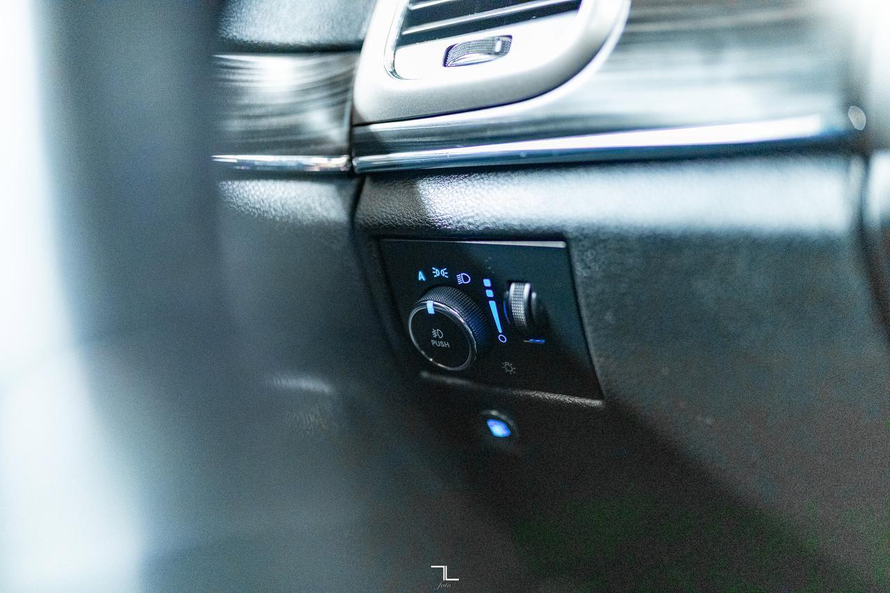 2022 Jeep Grand Cherokee WK 4x4 Limited Leather Roof Nav BCam Red Deer AB