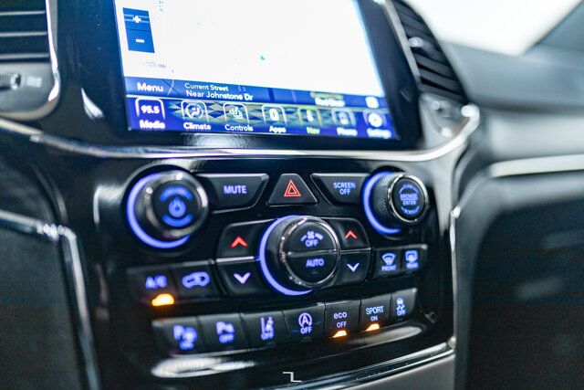 2022 Jeep Grand Cherokee WK 4x4 Limited Leather Roof Nav BCam Red Deer AB