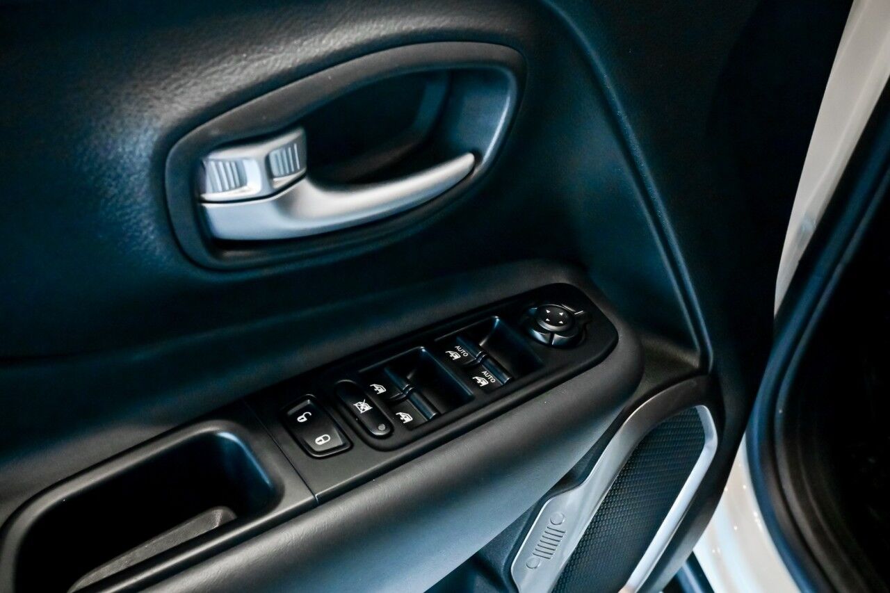 2022 Jeep Renegade Limited, Premium Audio, Dual-Pane Panoramic Power Sunroof, 19'' Wheels Springfield NJ