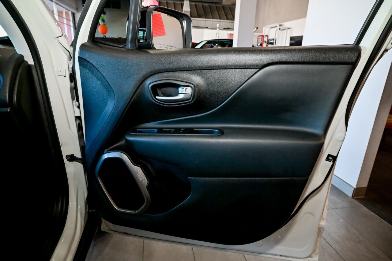 2022 Jeep Renegade Limited, Premium Audio, Dual-Pane Panoramic Power Sunroof, 19'' Wheels Springfield NJ