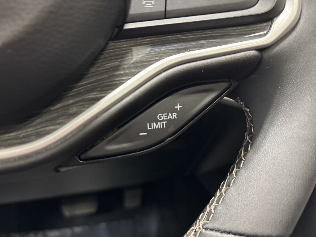 2022 Jeep Wagoneer Series III 4WD Minocqua WI