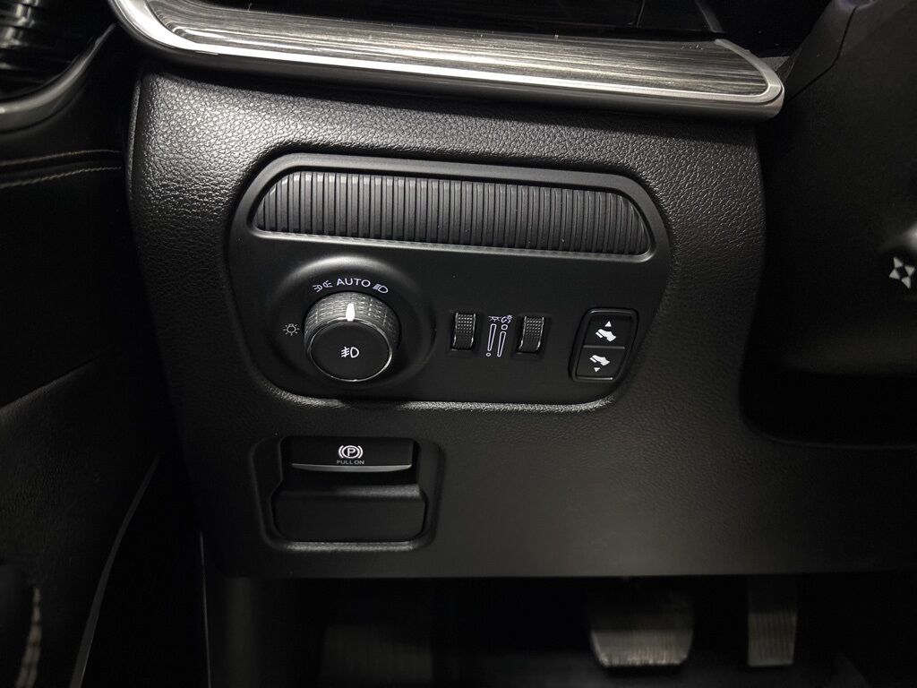 2022 Jeep Wagoneer Series III 4WD Minocqua WI