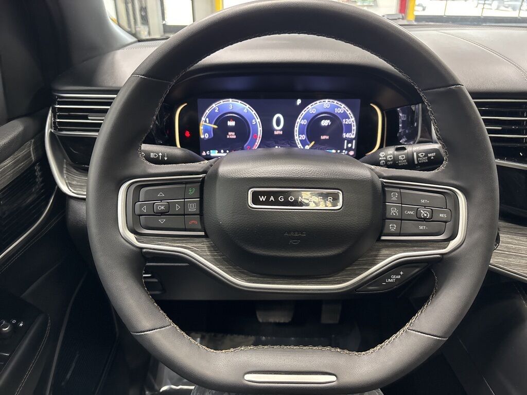 2022 Jeep Wagoneer Series III 4WD Minocqua WI