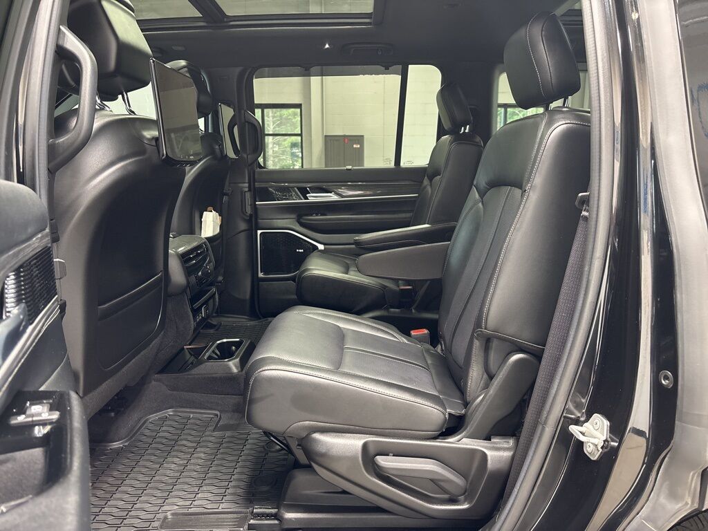 2022 Jeep Wagoneer Series III 4WD Minocqua WI