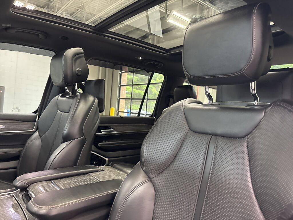2022 Jeep Wagoneer Series III 4WD Minocqua WI