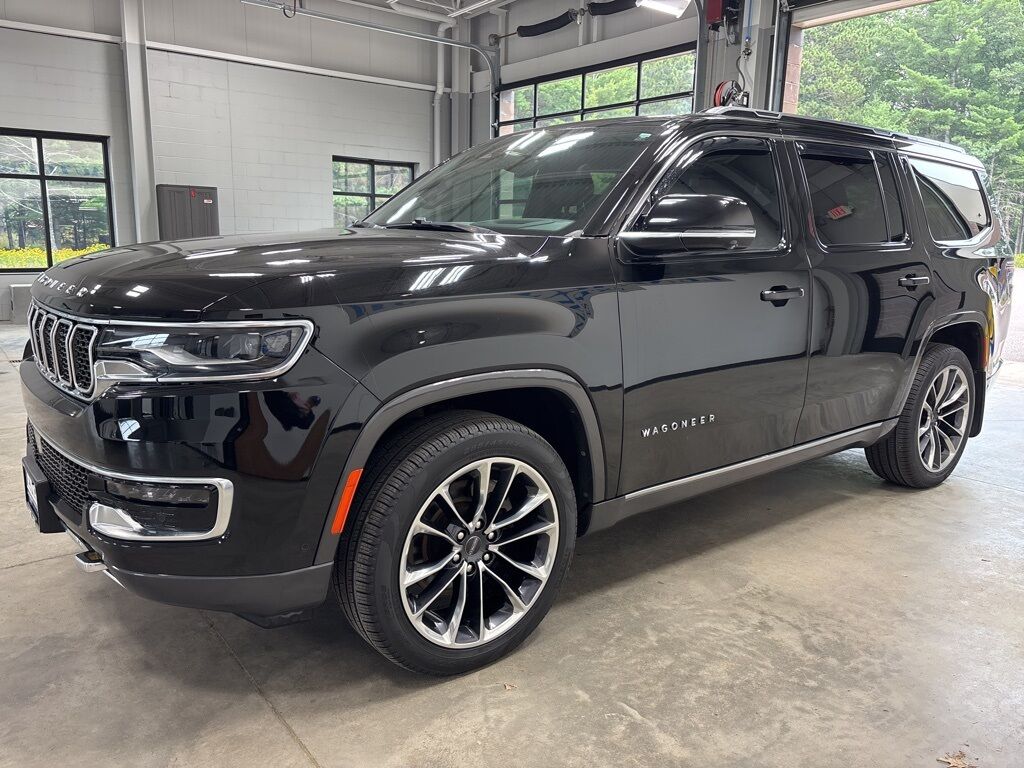 2022 Jeep Wagoneer Series III 4WD Minocqua WI