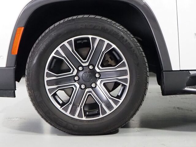 2022 Jeep Wagoneer Series III 4WD *HEADS-UP DISPLAY, NAVIGATION, ADAPTIVE CRUISE, SAFETY ALERTS, BACKUP-CAMERA, PSNGR DISPLAY, LEATHER, CLIMATE SEATS, HEATED STEERING, 2ND ROW CAPTAIN'S, WIRELESS CHARGING, ALPINE AUDIO Round Rock TX