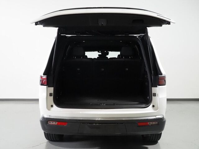 2022 Jeep Wagoneer Series III 4WD *HEADS-UP DISPLAY, NAVIGATION, ADAPTIVE CRUISE, SAFETY ALERTS, BACKUP-CAMERA, PSNGR DISPLAY, LEATHER, CLIMATE SEATS, HEATED STEERING, 2ND ROW CAPTAIN'S, WIRELESS CHARGING, ALPINE AUDIO Round Rock TX