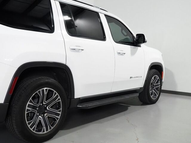 2022 Jeep Wagoneer Series III 4WD *HEADS-UP DISPLAY, NAVIGATION, ADAPTIVE CRUISE, SAFETY ALERTS, BACKUP-CAMERA, PSNGR DISPLAY, LEATHER, CLIMATE SEATS, HEATED STEERING, 2ND ROW CAPTAIN'S, WIRELESS CHARGING, ALPINE AUDIO Round Rock TX