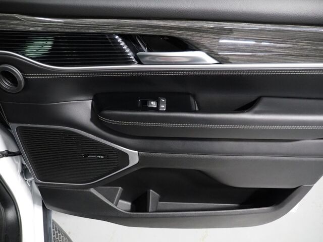 2022 Jeep Wagoneer Series III 4WD *HEADS-UP DISPLAY, NAVIGATION, ADAPTIVE CRUISE, SAFETY ALERTS, BACKUP-CAMERA, PSNGR DISPLAY, LEATHER, CLIMATE SEATS, HEATED STEERING, 2ND ROW CAPTAIN'S, WIRELESS CHARGING, ALPINE AUDIO Round Rock TX