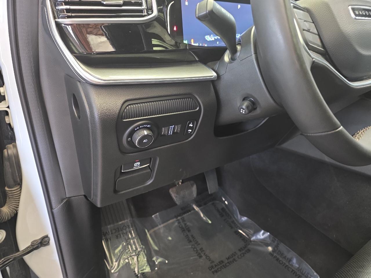 2022 Jeep Wagoneer Series III Carbide Sand Lake NY