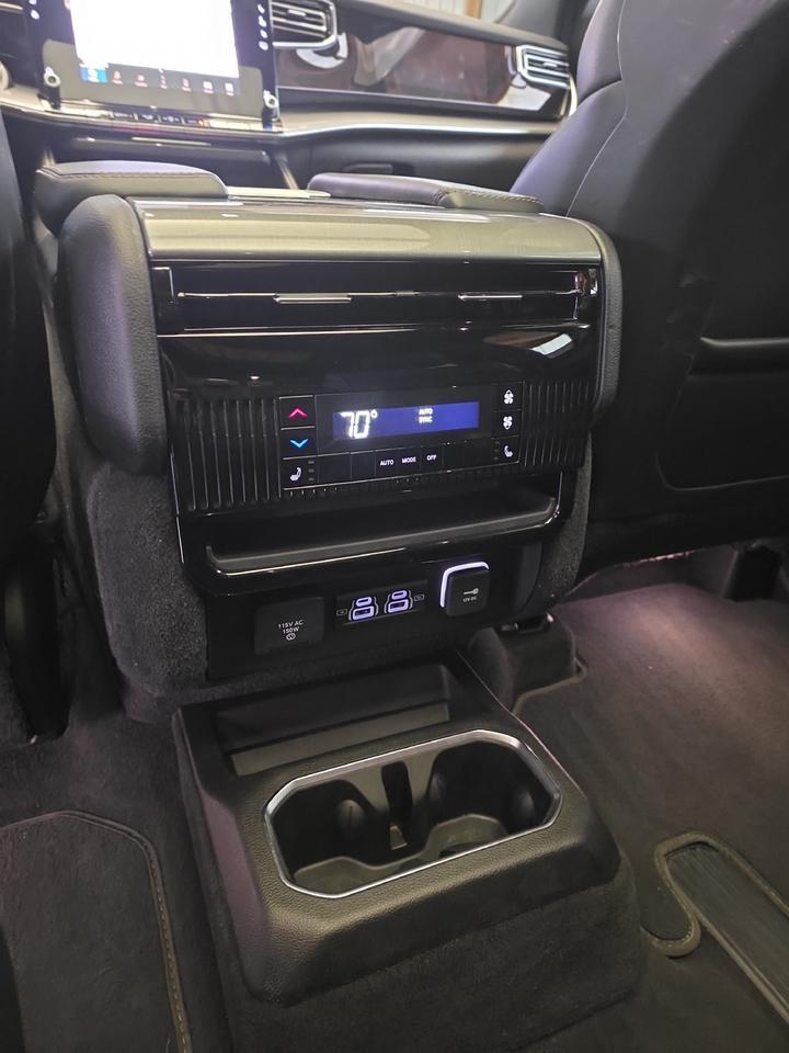 2022 Jeep Wagoneer Series III Carbide Sand Lake NY