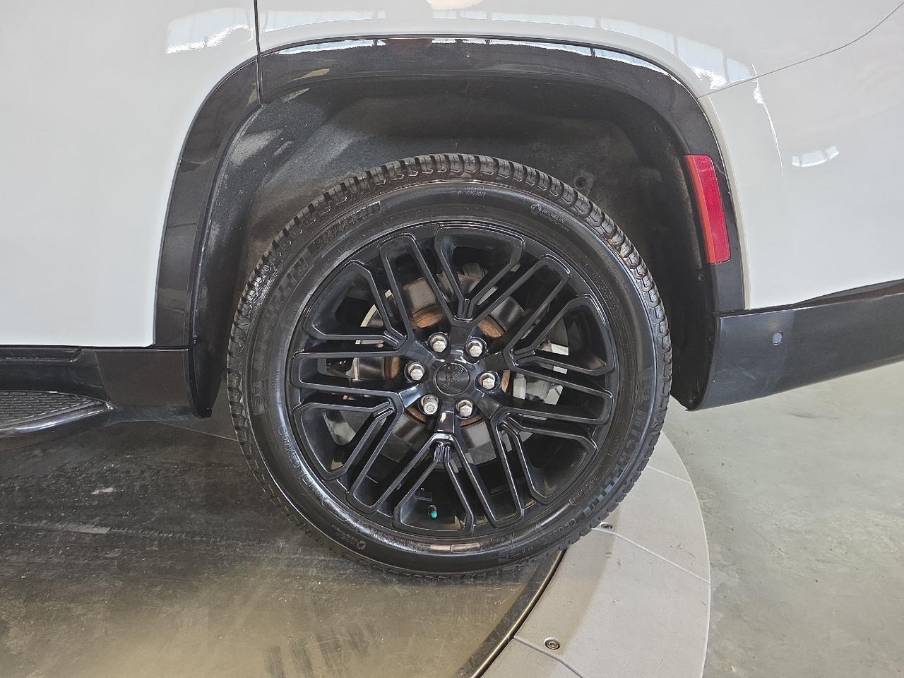 2022 Jeep Wagoneer Series III Carbide Sand Lake NY