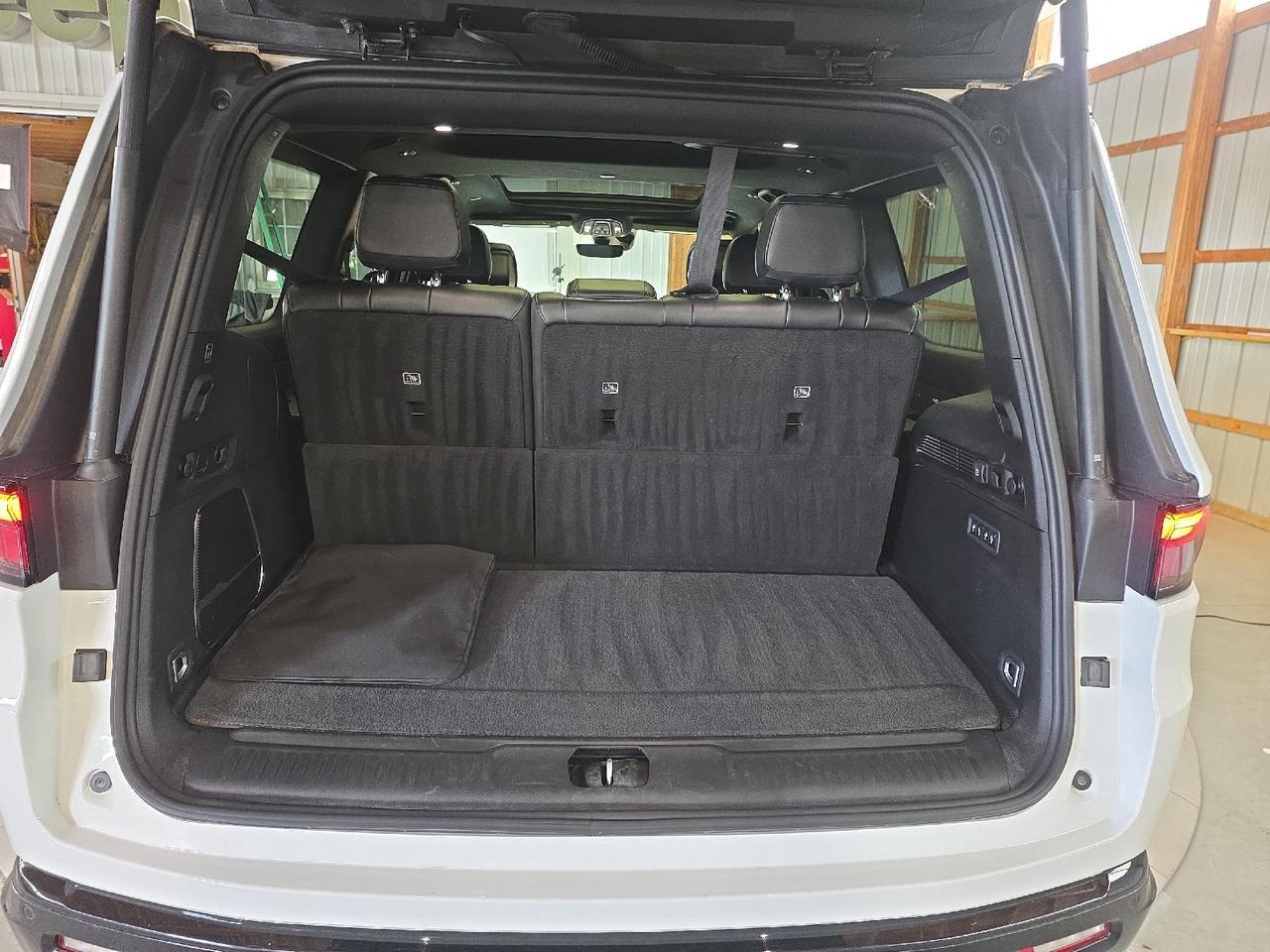 2022 Jeep Wagoneer Series III Carbide Sand Lake NY