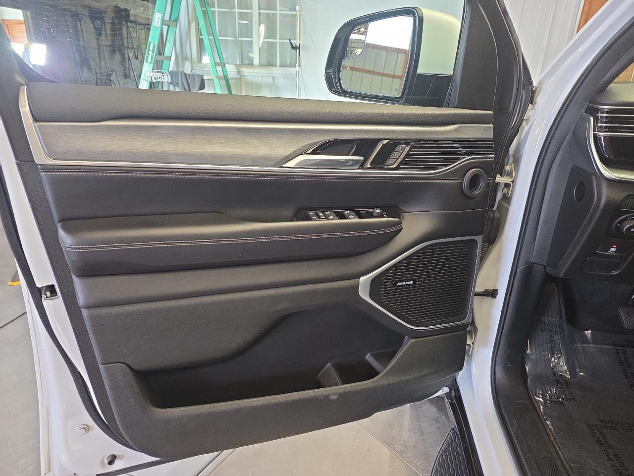 2022 Jeep Wagoneer Series III Carbide Sand Lake NY