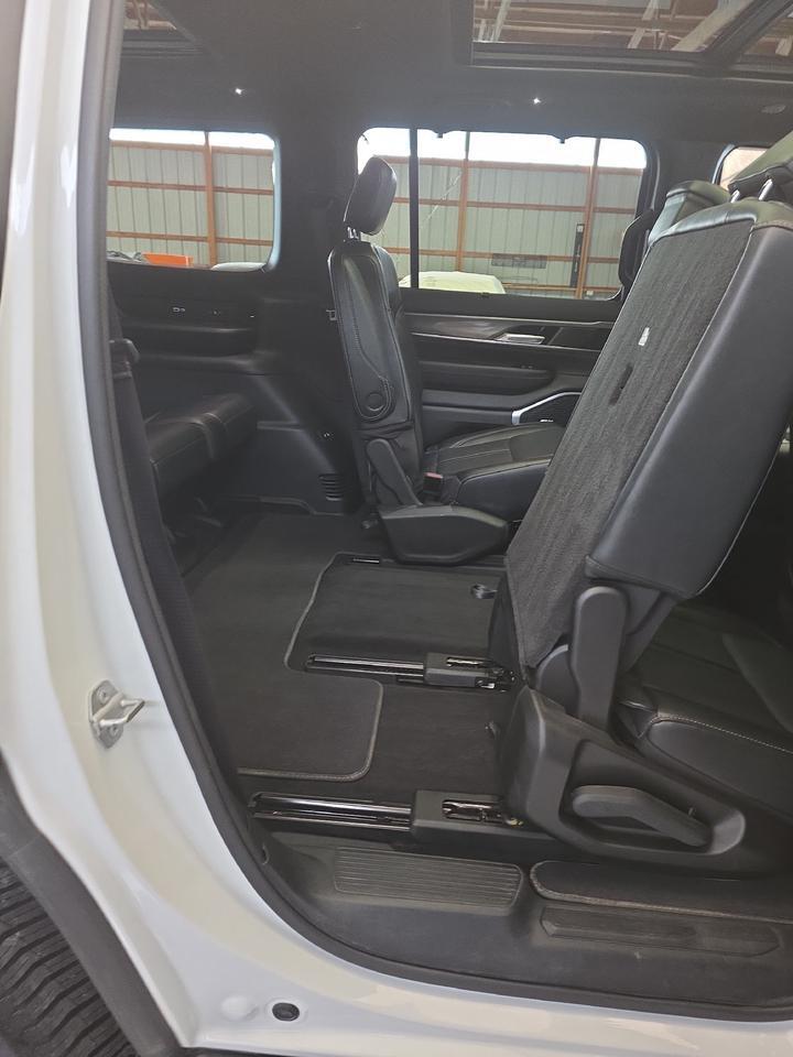 2022 Jeep Wagoneer Series III Carbide Sand Lake NY