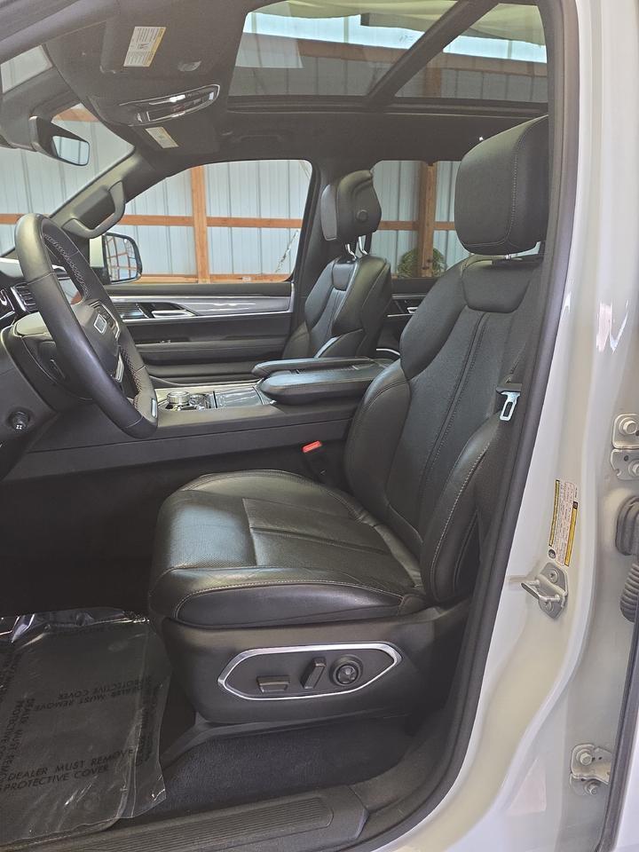 2022 Jeep Wagoneer Series III Carbide Sand Lake NY