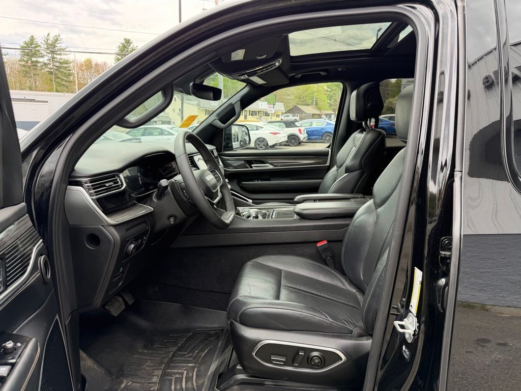 2022 Jeep Wagoneer Series III Orange MA