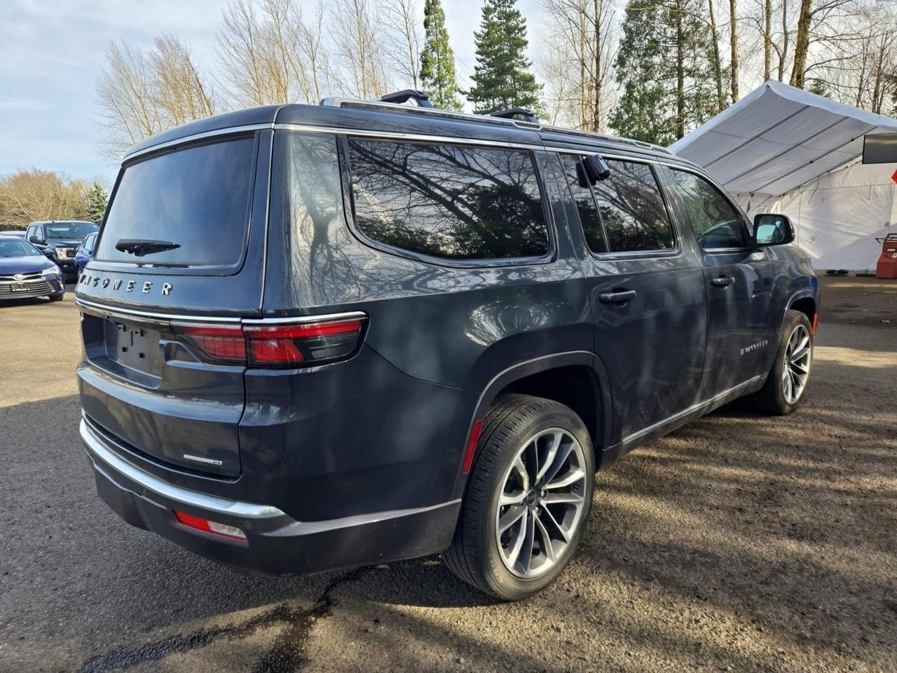 2022 Jeep Wagoneer Series III Panoramic Roof 2nd Row Captains Chairs Portland OR
