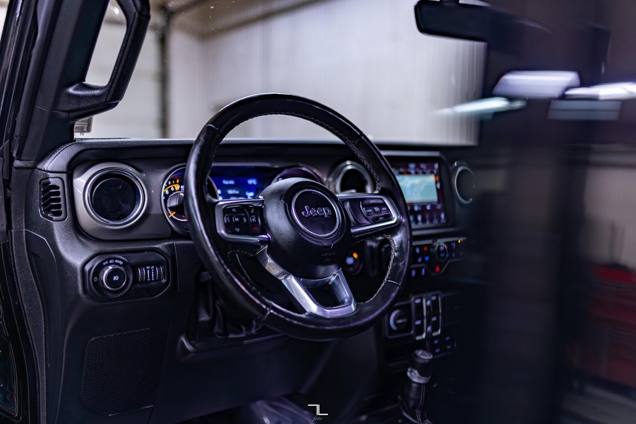 2022 Jeep Wrangler 4x4 Unlimited Sahara Nav BCam Manual Red Deer AB