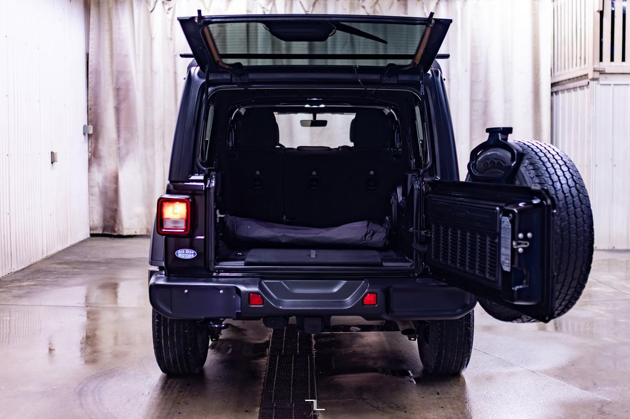 2022 Jeep Wrangler 4x4 Unlimited Sahara Nav BCam Manual Red Deer AB