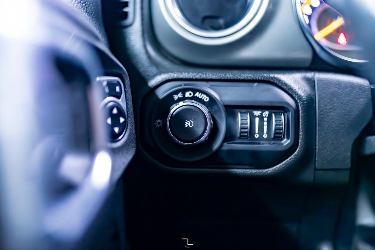 2022 Jeep Wrangler 4x4 Unlimited Sahara Nav BCam Manual Red Deer AB