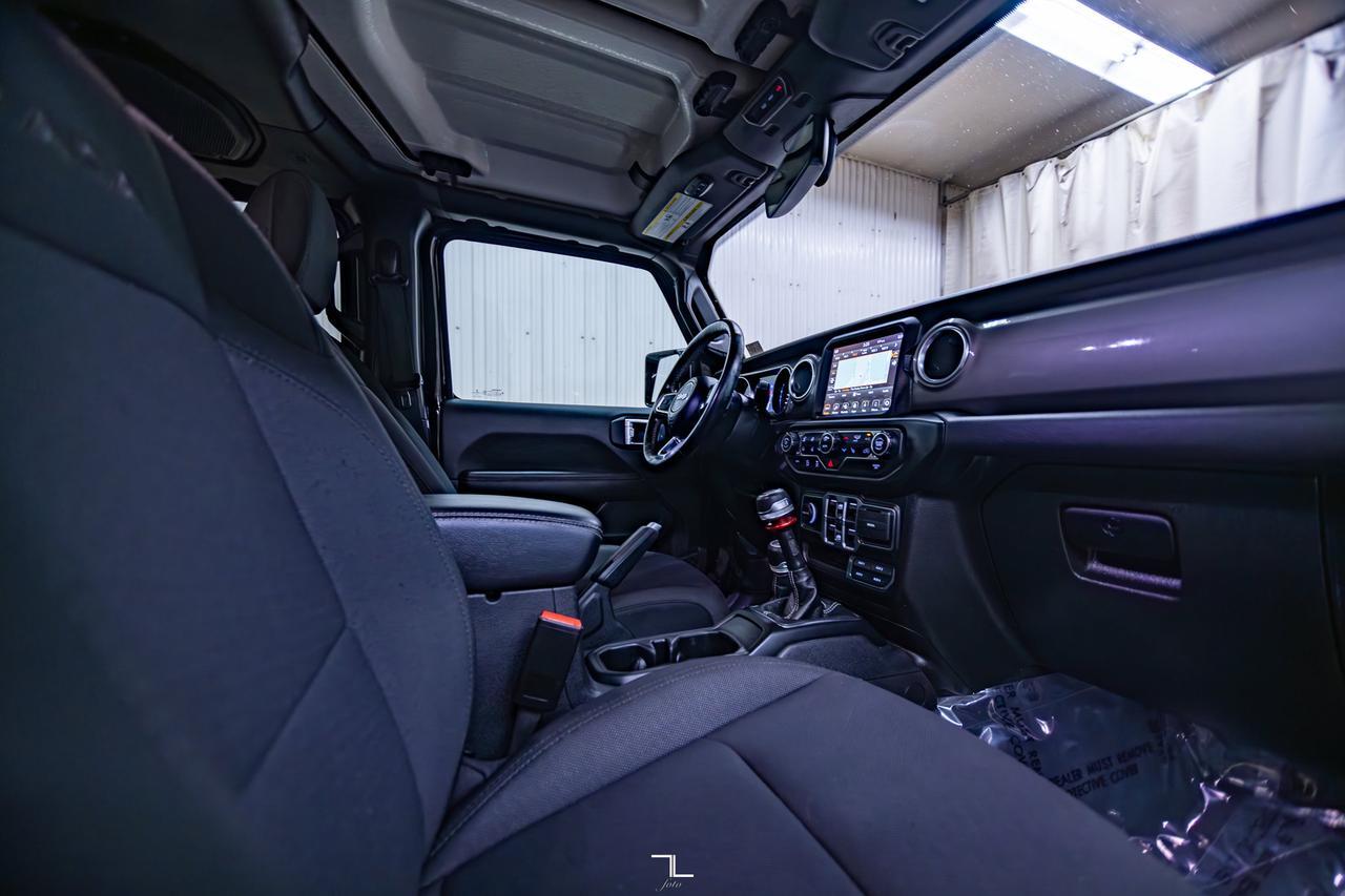 2022 Jeep Wrangler 4x4 Unlimited Sahara Nav BCam Manual Red Deer AB
