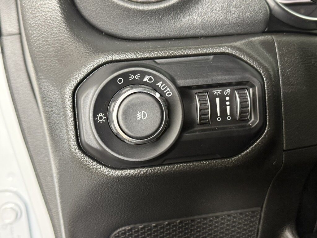 2022 Jeep Wrangler Sahara Unlimited High Altitude Pkg 4x4 w/Sky-One Power Top Maumee OH