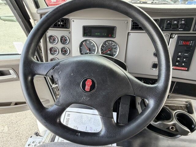 2022 Kenworth T270 26' Dry Box truck with 3,300 lbs. Lift Gate Miami FL