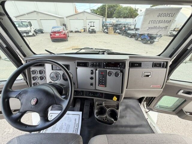 2022 Kenworth T270 26' Dry Box truck with 3,300 lbs. Lift Gate Miami FL