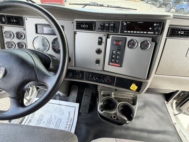 2022 Kenworth T270 26' Dry Box truck with 3,300 lbs. Lift Gate Miami FL
