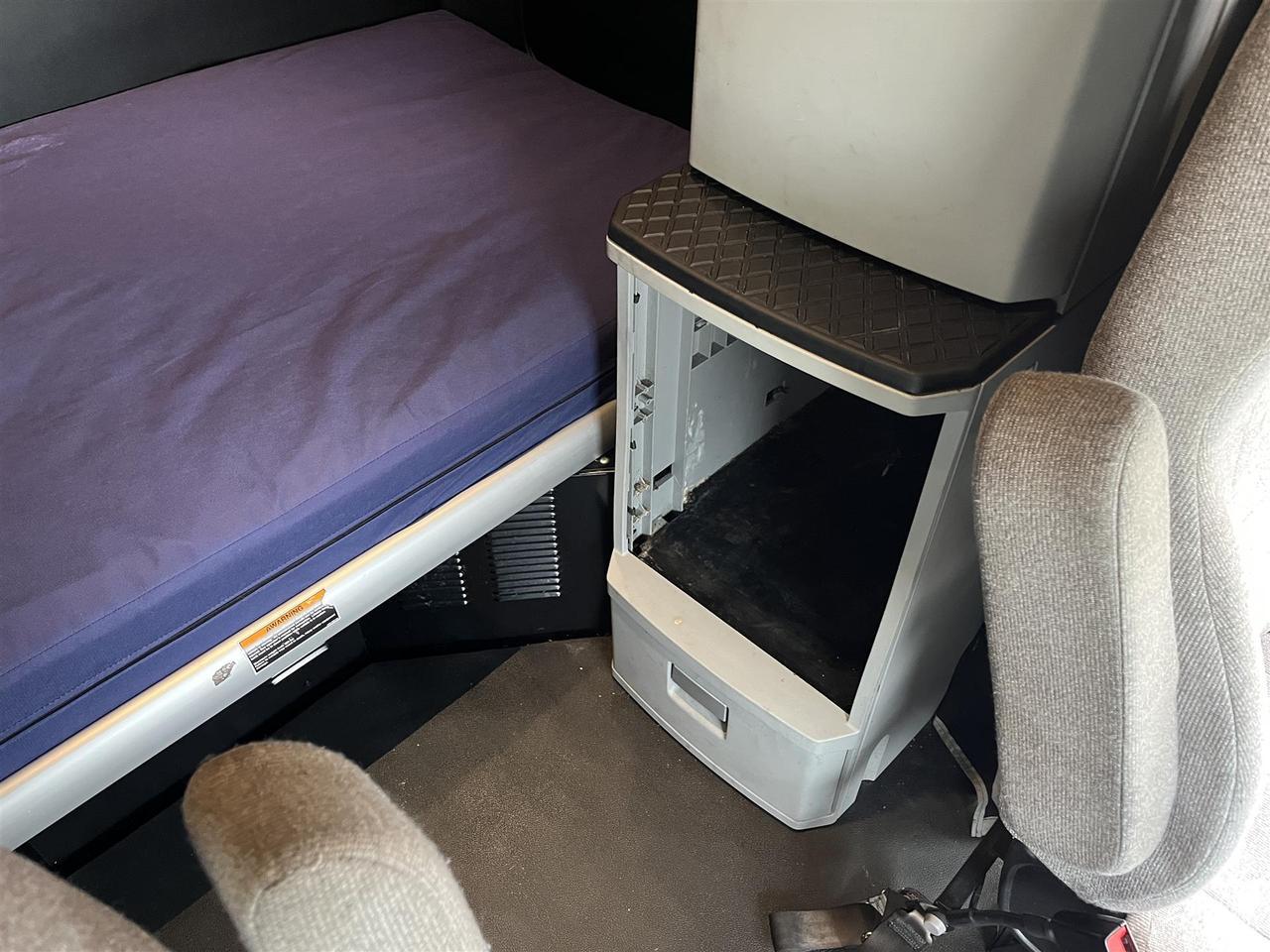 2022 Kenworth T680 76&quot; Double Bunk Raised Roof South St. Paul MN