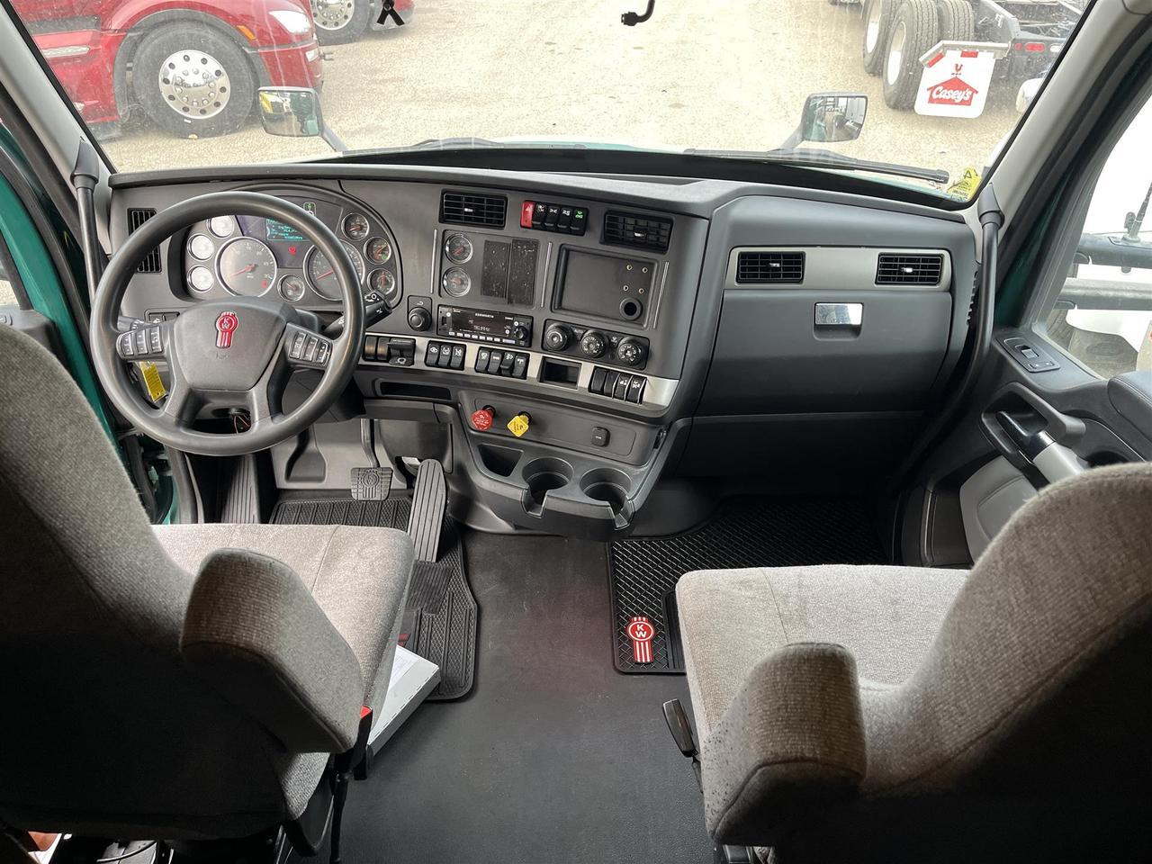 2022 Kenworth T680 76&quot; Double Bunk Raised Roof South St. Paul MN