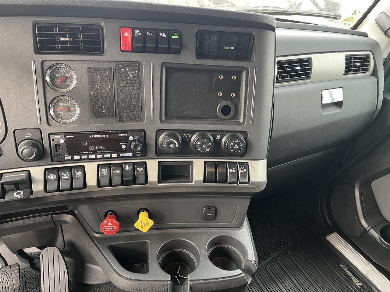 2022 Kenworth T680 76" Double Bunk Raised Roof South St. Paul MN