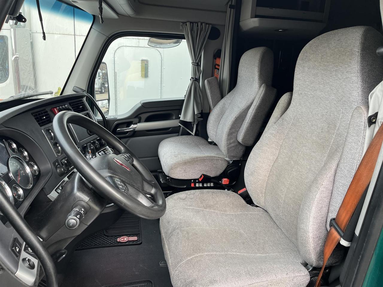 2022 Kenworth T680 76" Double Bunk Raised Roof South St. Paul MN