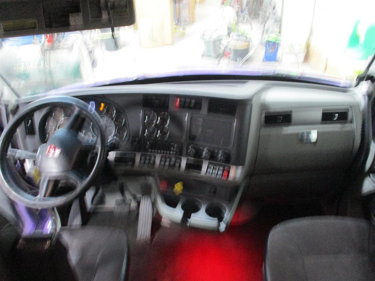 2022 Kenworth T680 - image 11