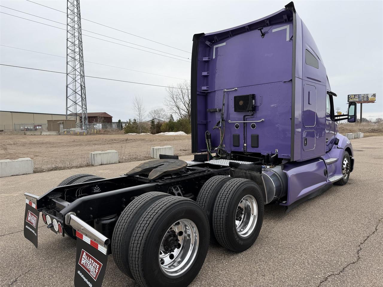 2022 Kenworth T680 Double Bunk Raised Roof Eau Claire WI