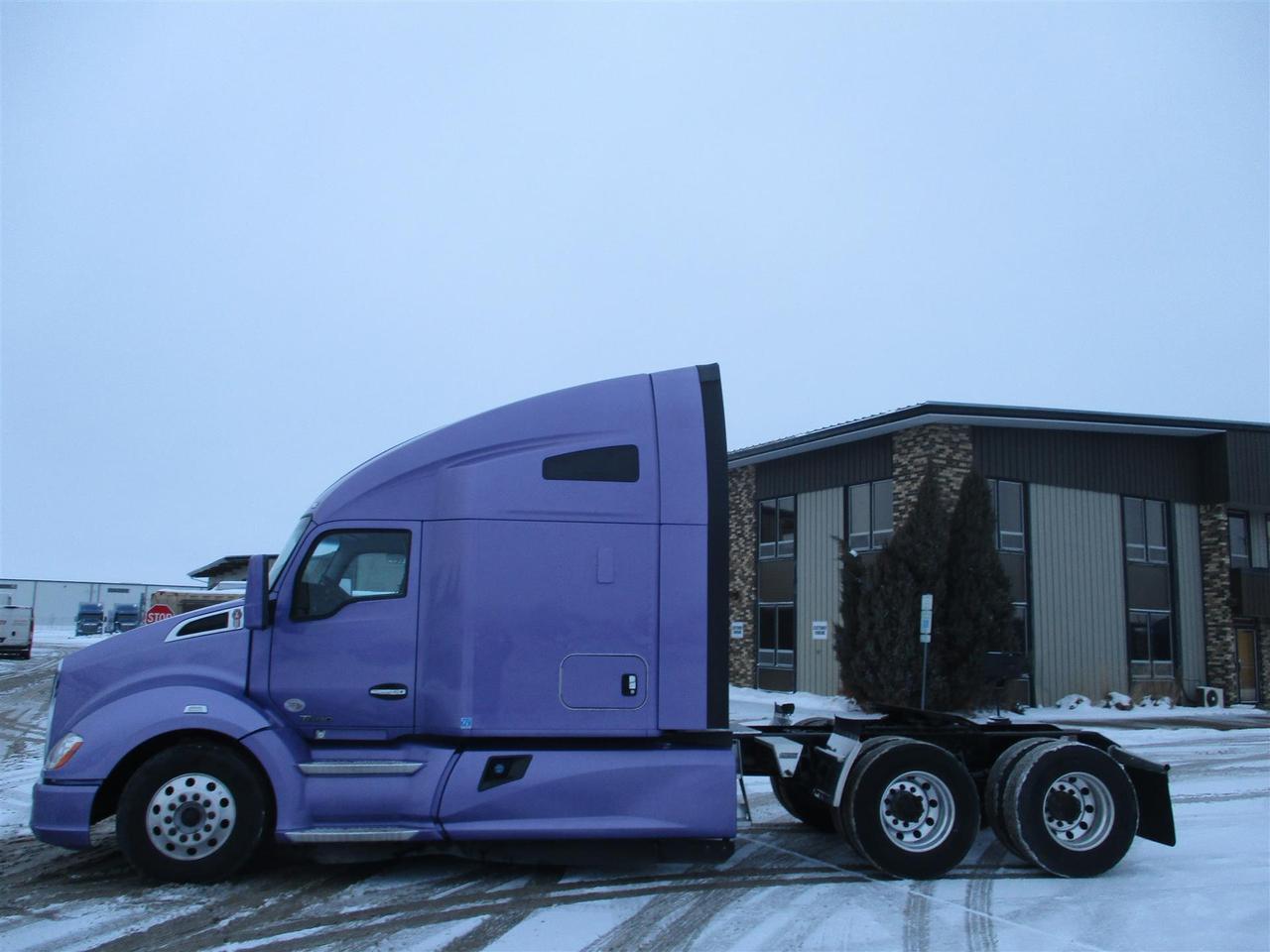2022 Kenworth T680 - image 3