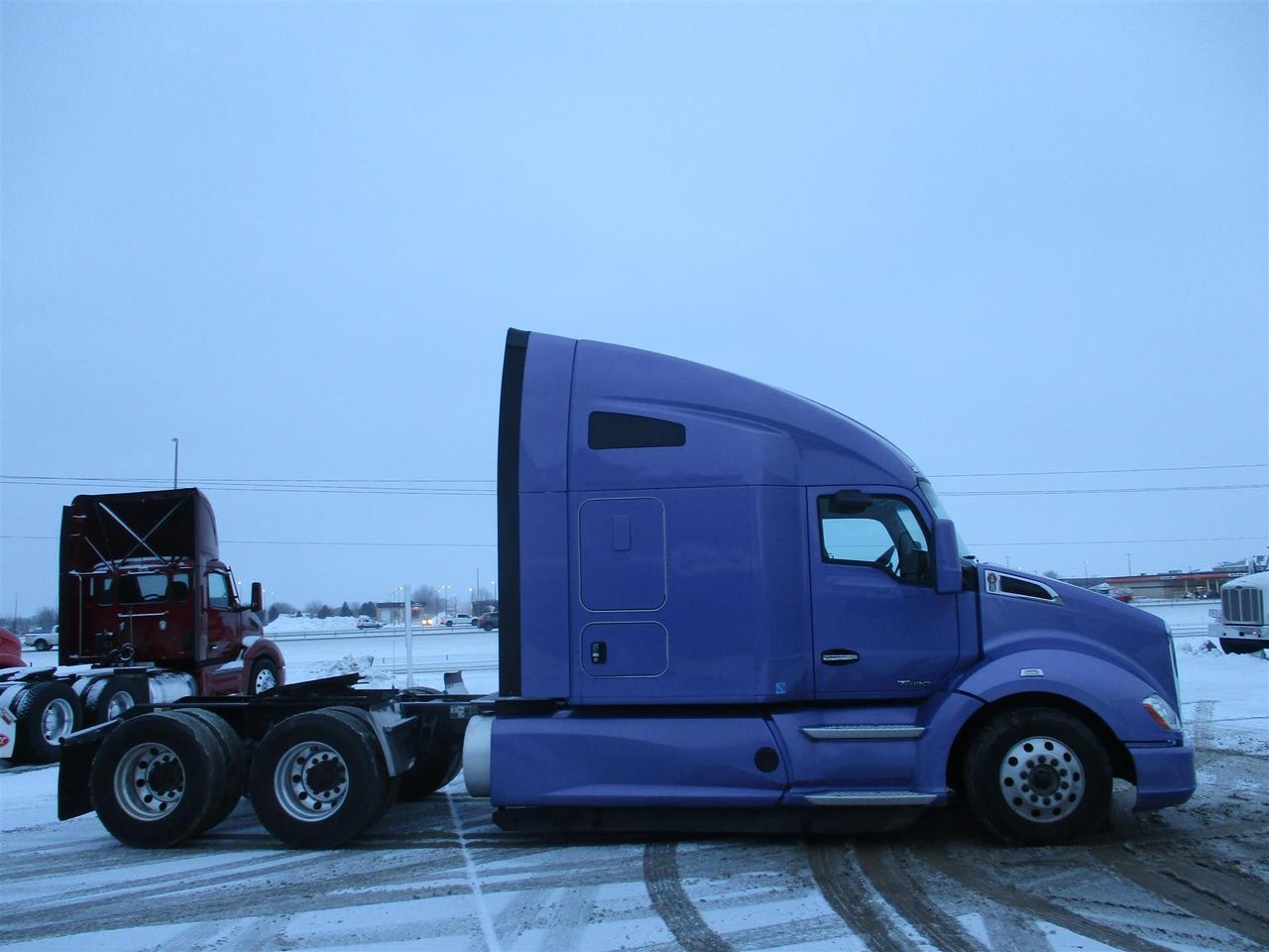 2022 Kenworth T680 Double Bunk Raised Roof Fargo ND