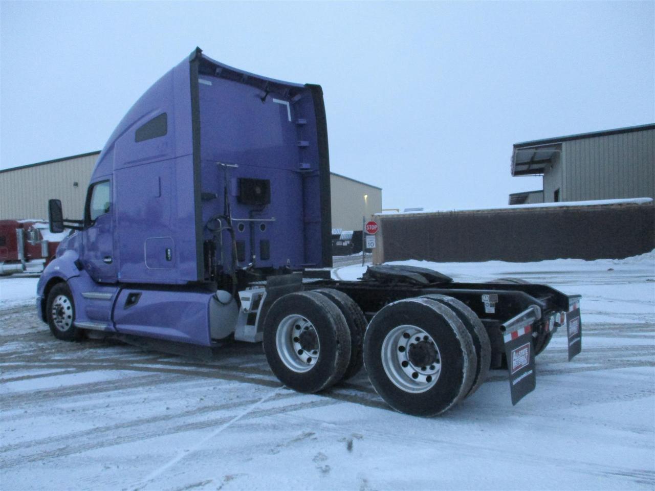 2022 Kenworth T680 Double Bunk Raised Roof Fargo ND