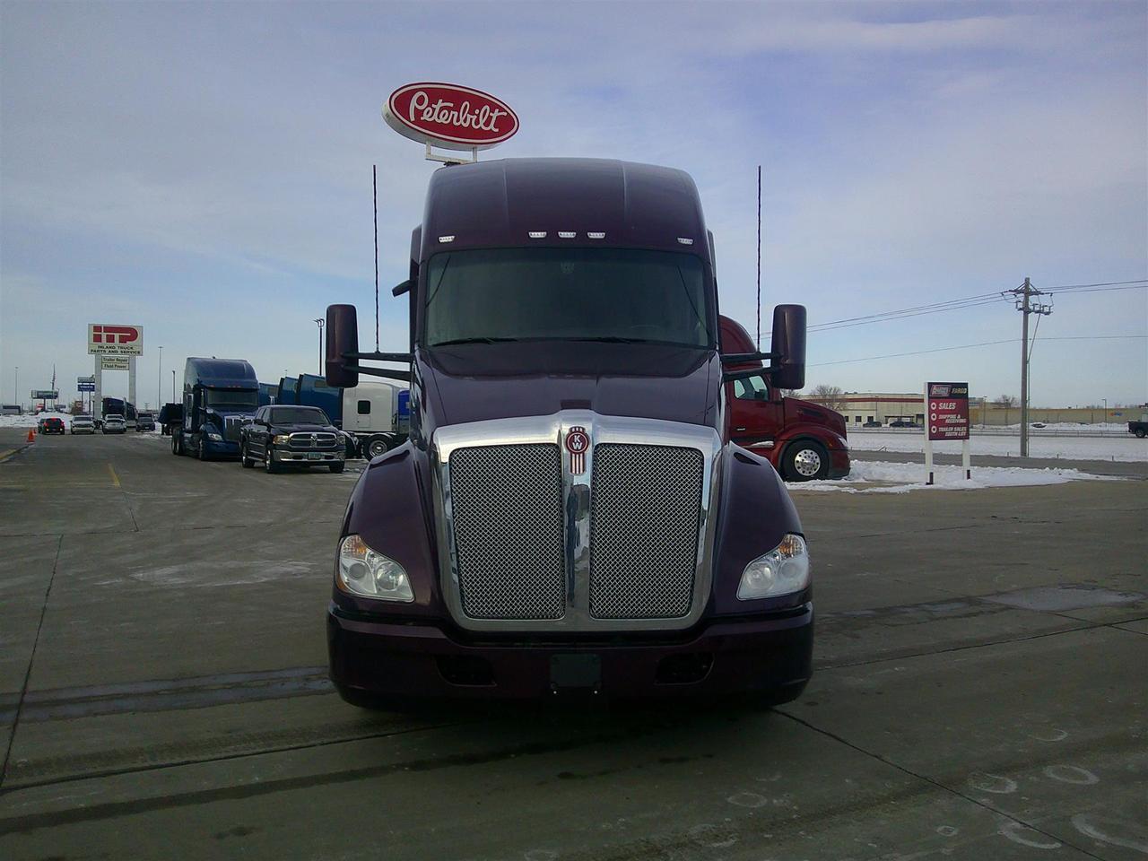 2022 Kenworth T680 Raised Roof Rochester MN