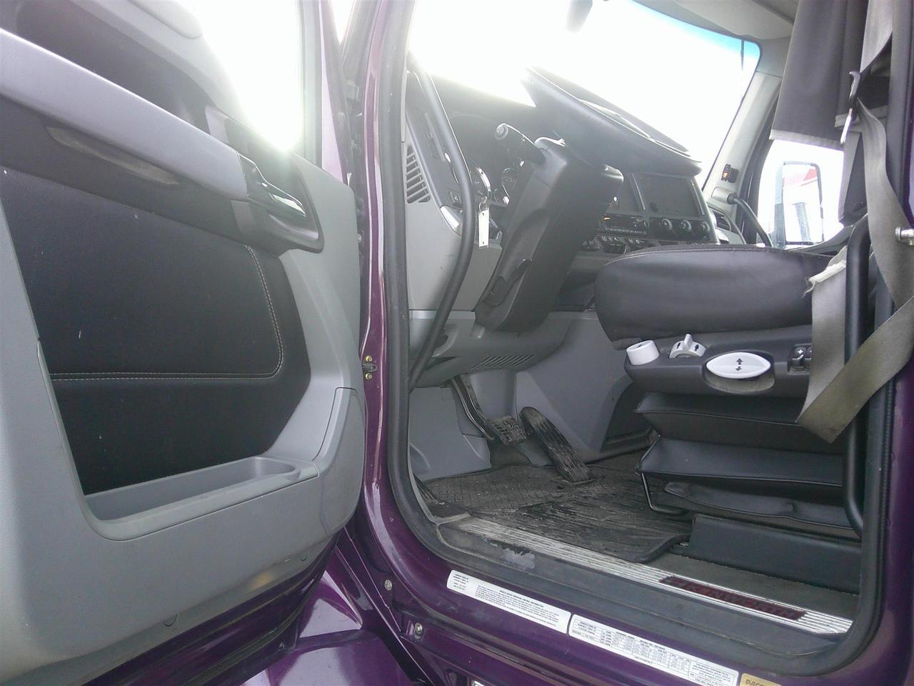 2022 Kenworth T680 Raised Roof Rochester MN