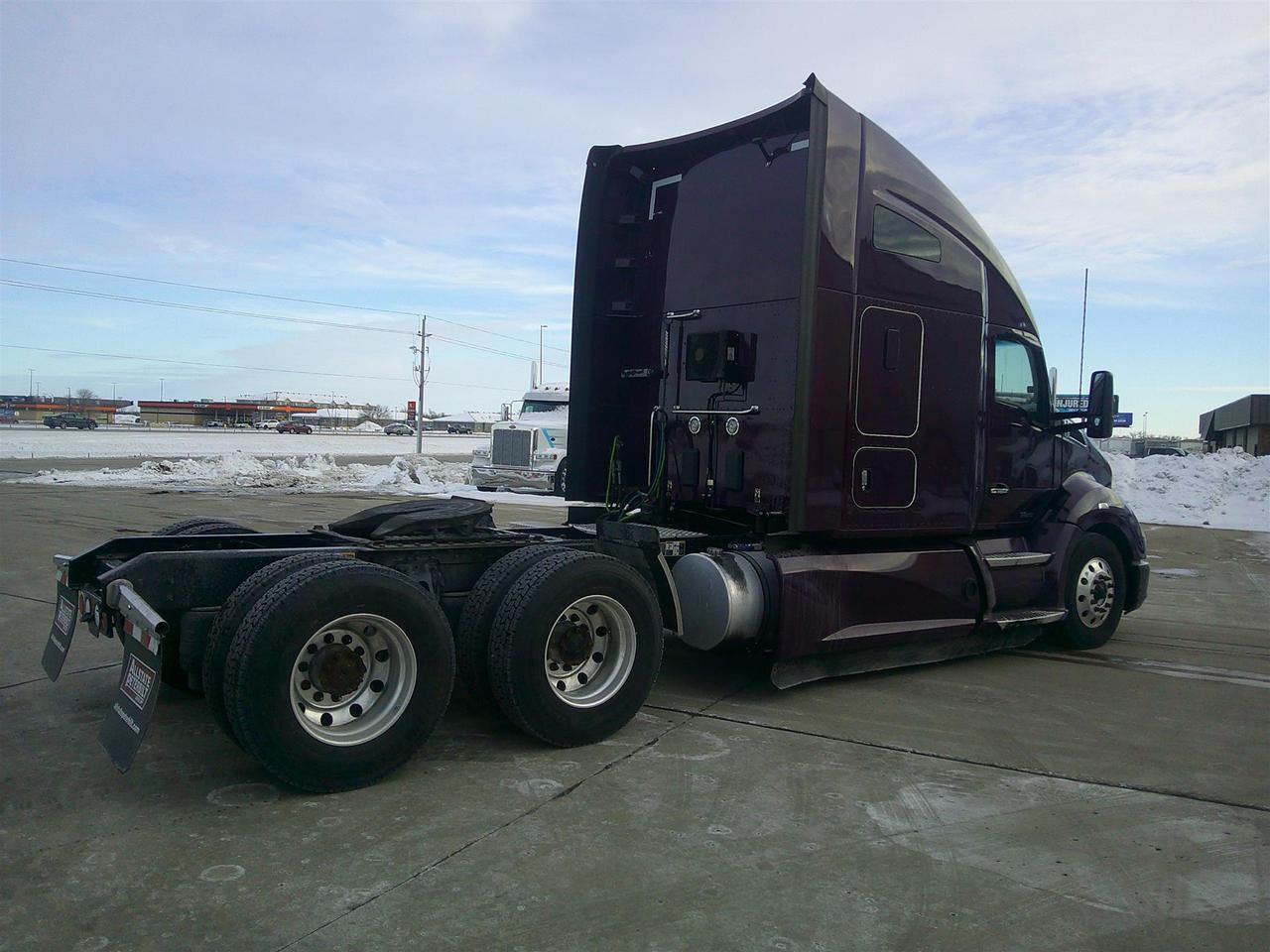 2022 Kenworth T680 Raised Roof Rochester MN