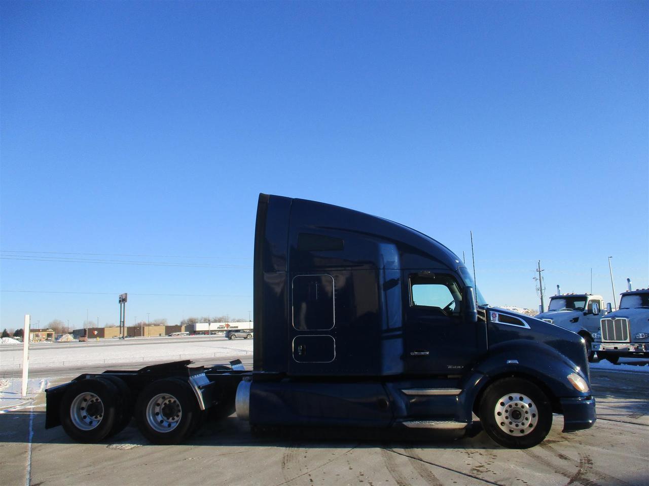 2022 Kenworth T680 Raised Roof Fargo ND