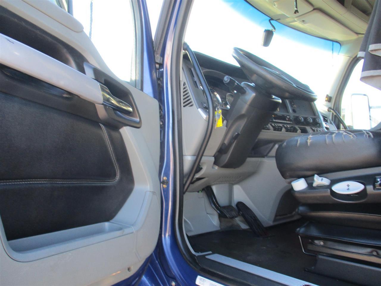 2022 Kenworth T680 Raised Roof Fargo ND