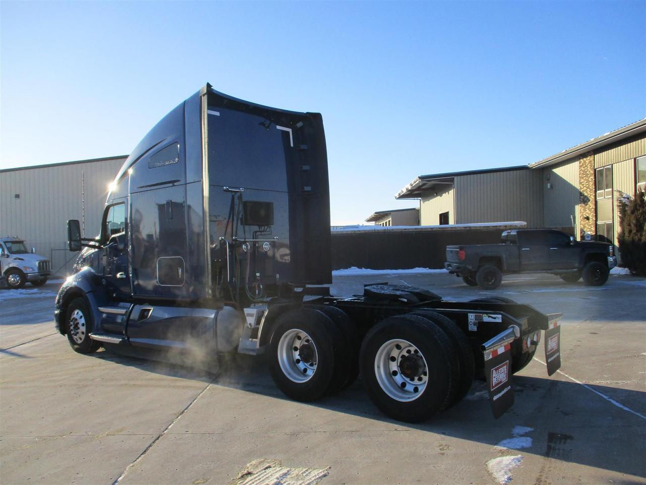 2022 Kenworth T680 Raised Roof Fargo ND
