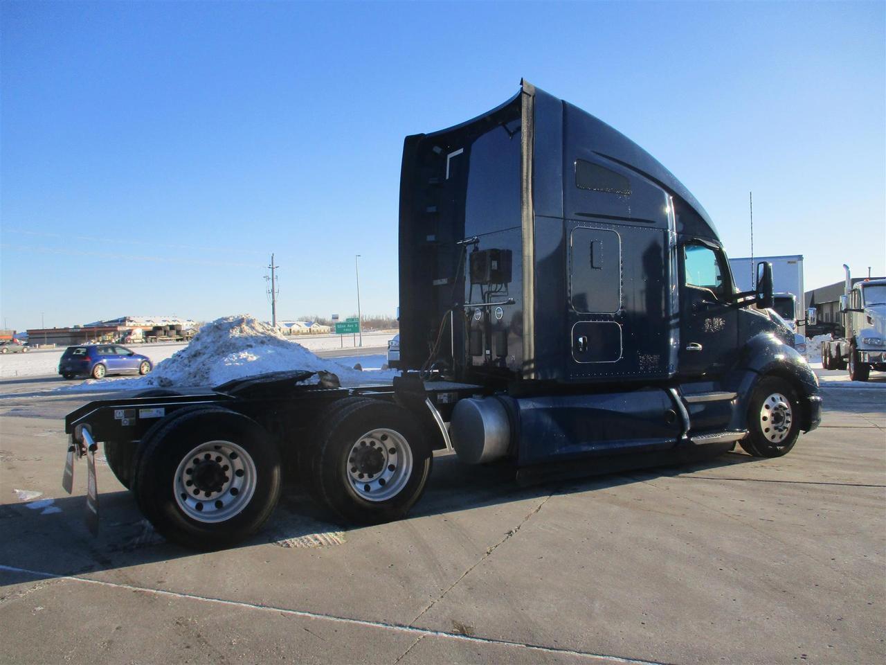 2022 Kenworth T680 Raised Roof Fargo ND