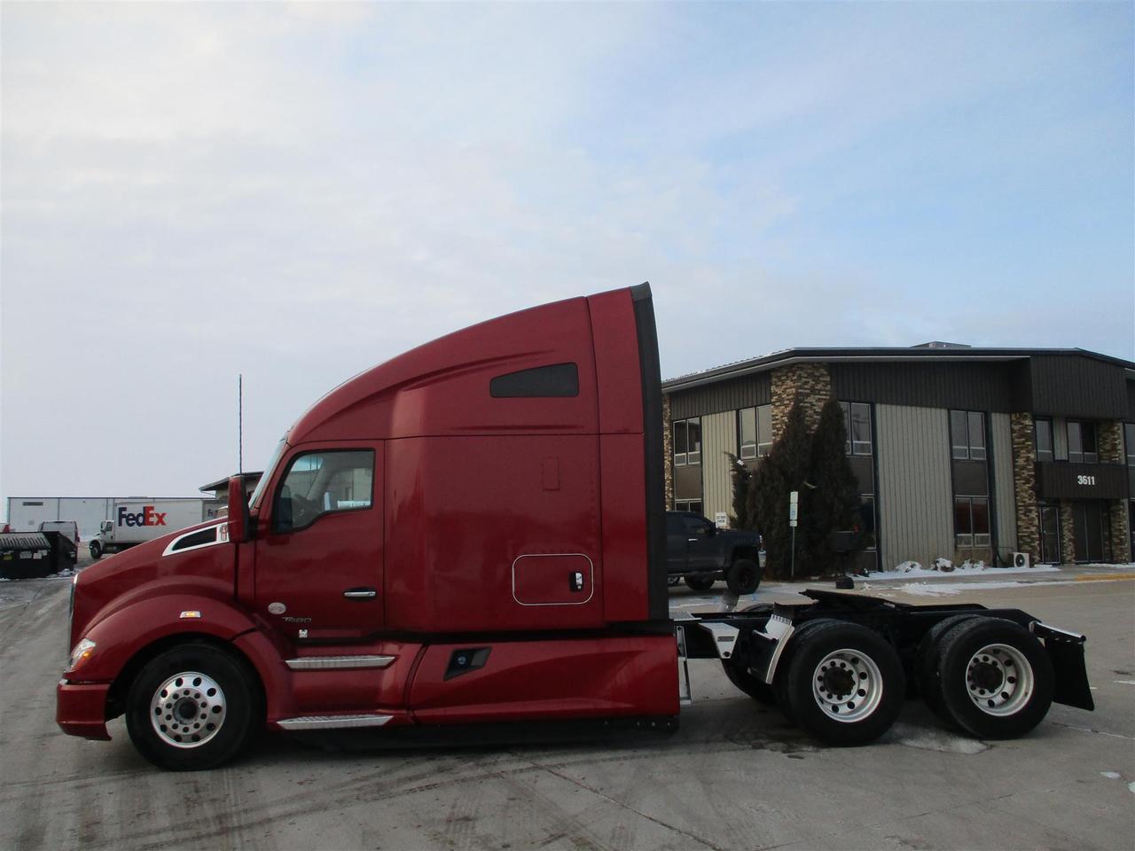 2022 Kenworth T680 Raised Roof South St. Paul MN