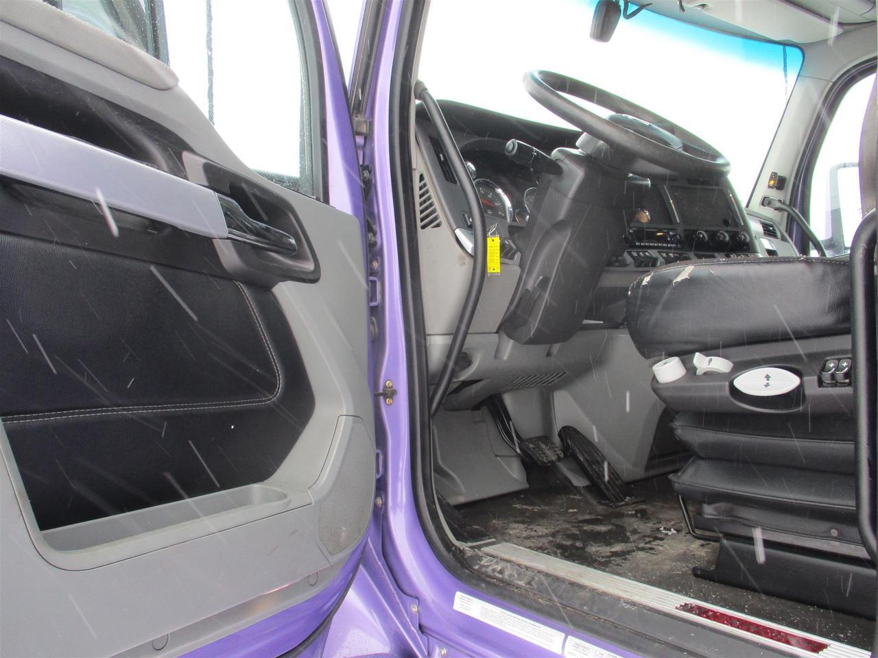 2022 Kenworth T680 - image 10