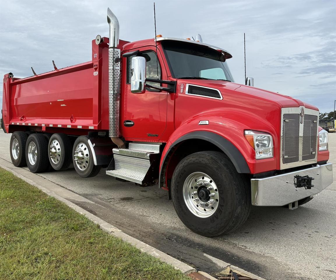 2022 Kenworth T880 Dump Truck